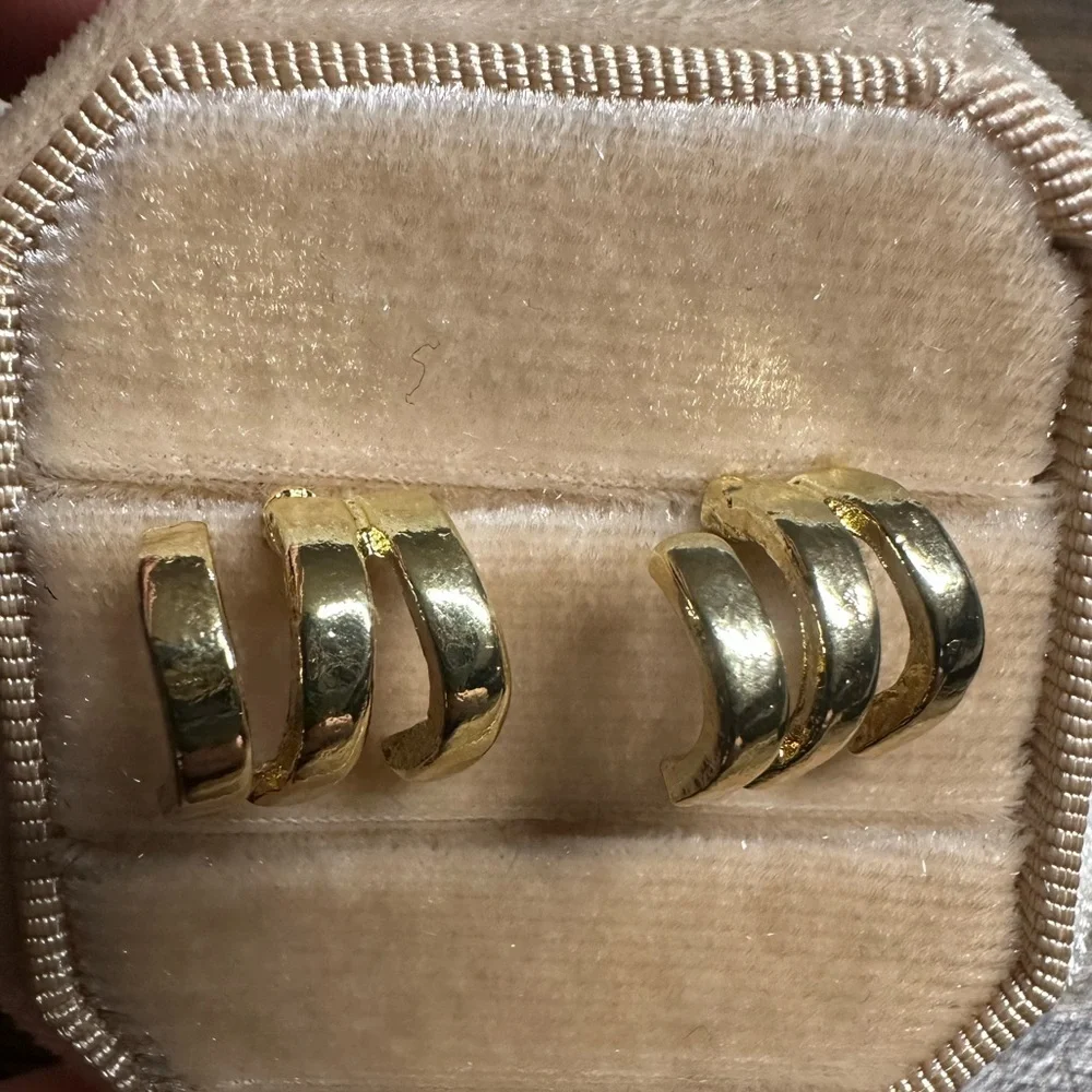 New Anthropologie Stacked Mini Gold Huggie half Hoop Earrings
